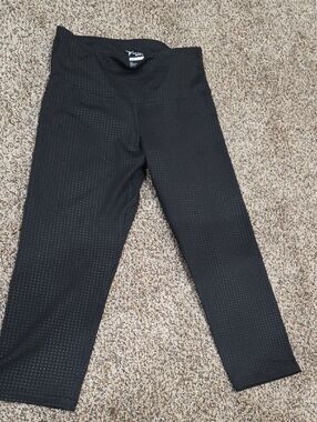 Old Navy Black Capri Leggings with Subtle Dot Texture